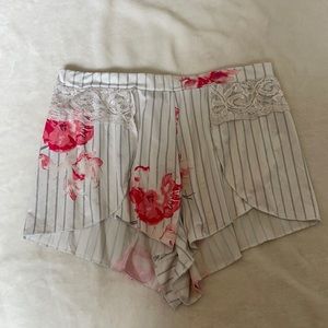 La vein en rose shorts